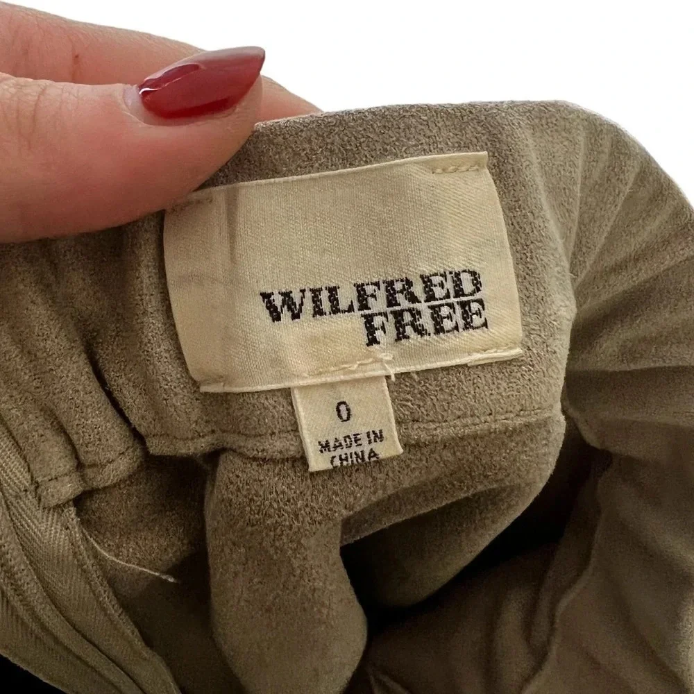 Wilfred Free Aritzia • Vegan Suede Lis Skirt